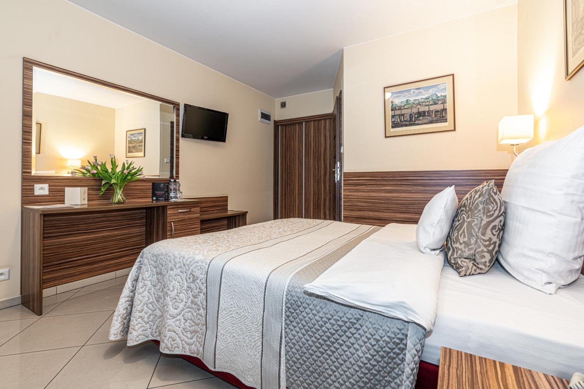 Hotel Soray Wieliczka Esterno foto